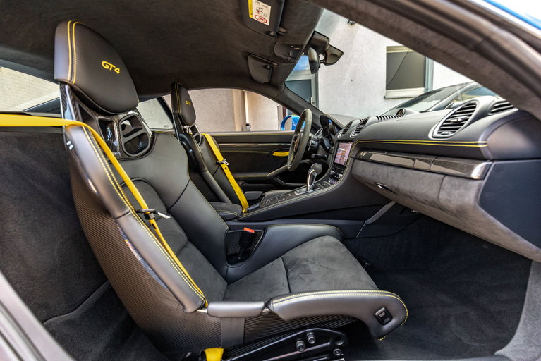 Porsche 718 Cayman GT4