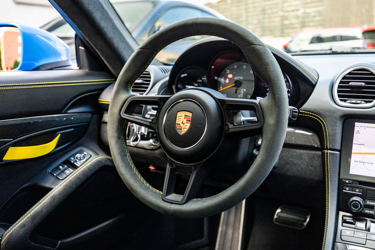 Porsche 718 Cayman GT4
