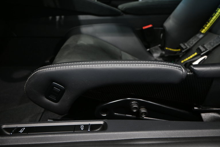 Porsche 718 Cayman GT4 RS