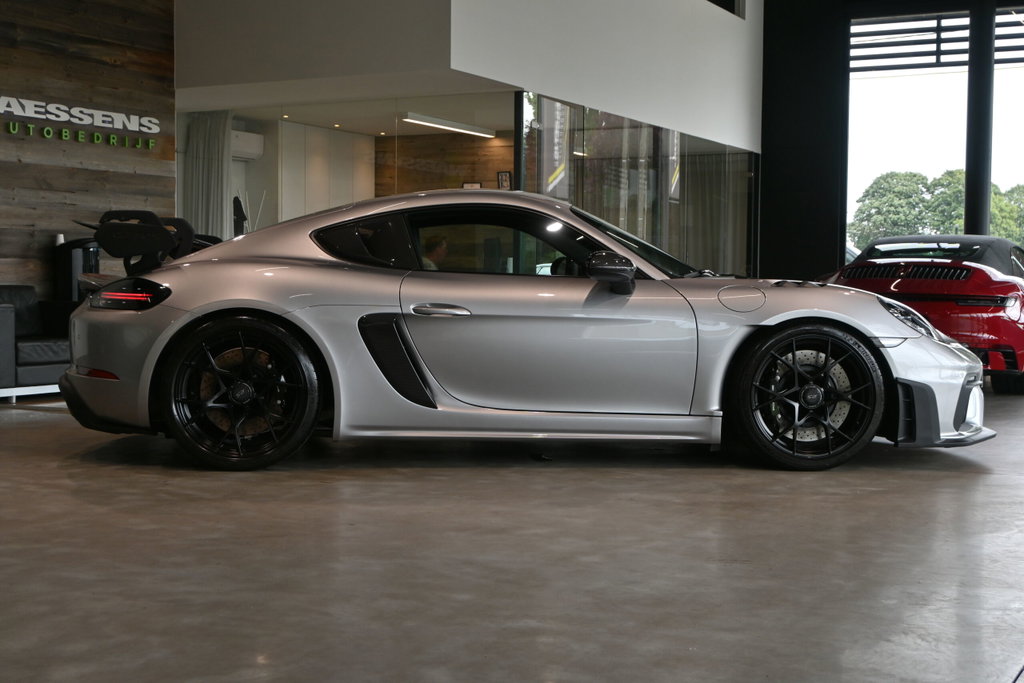 Porsche 718 Cayman GT4 RS