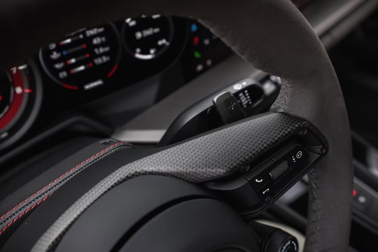 Porsche 992 Carrera 4 GTS