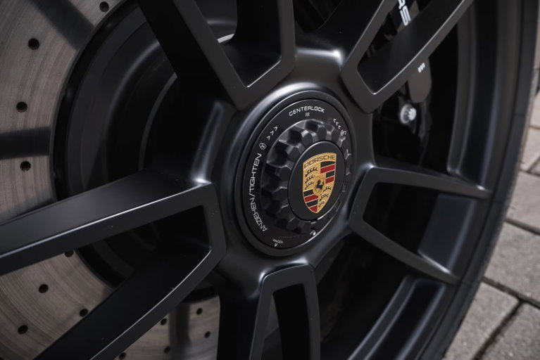 Porsche 992 Carrera 4 GTS
