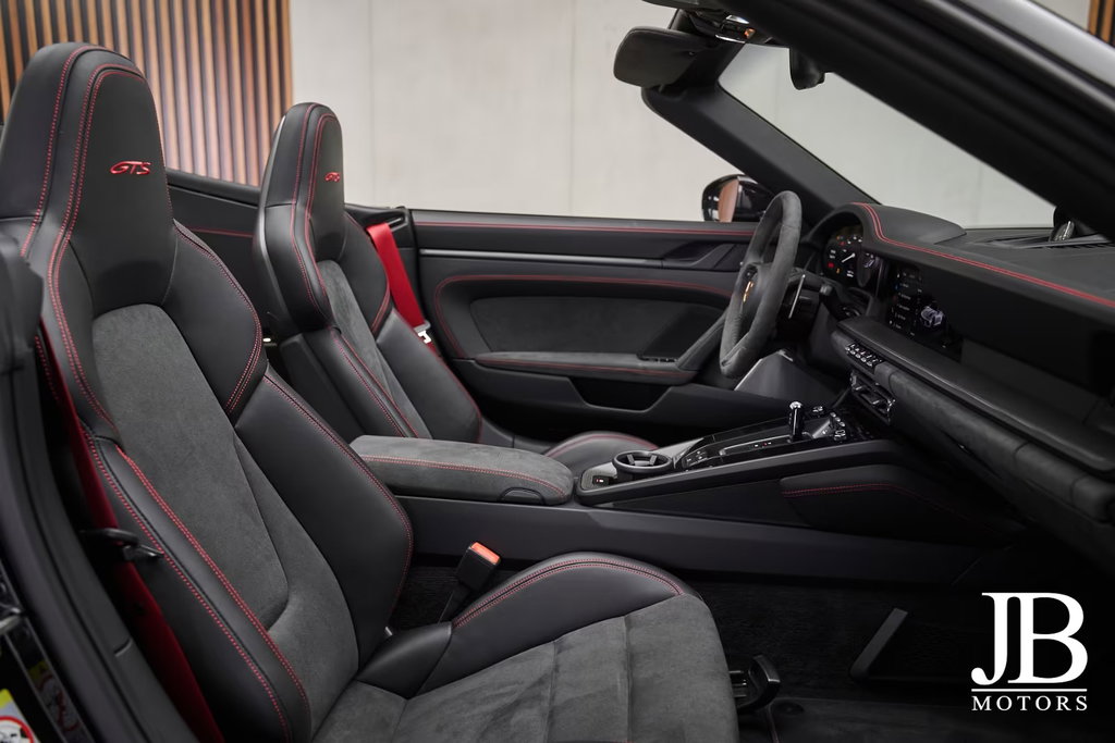 Porsche 992 Carrera GTS