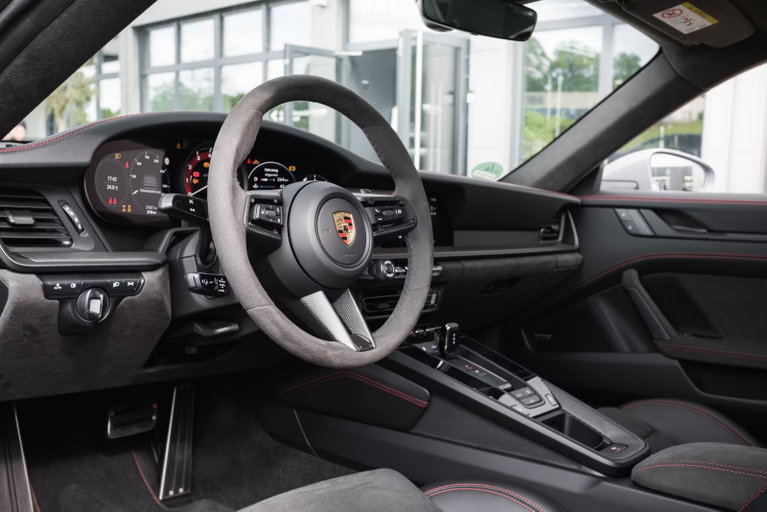 Porsche 992 Carrera 4 GTS