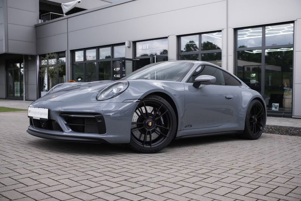 Porsche 992 Carrera 4 GTS