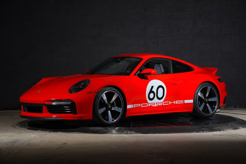 ハンガーフォード　HUNGERFORD ルーシー　赤ポチ Porsche 992 Sport Classic 2023 - elferspot.com - Marketplace for