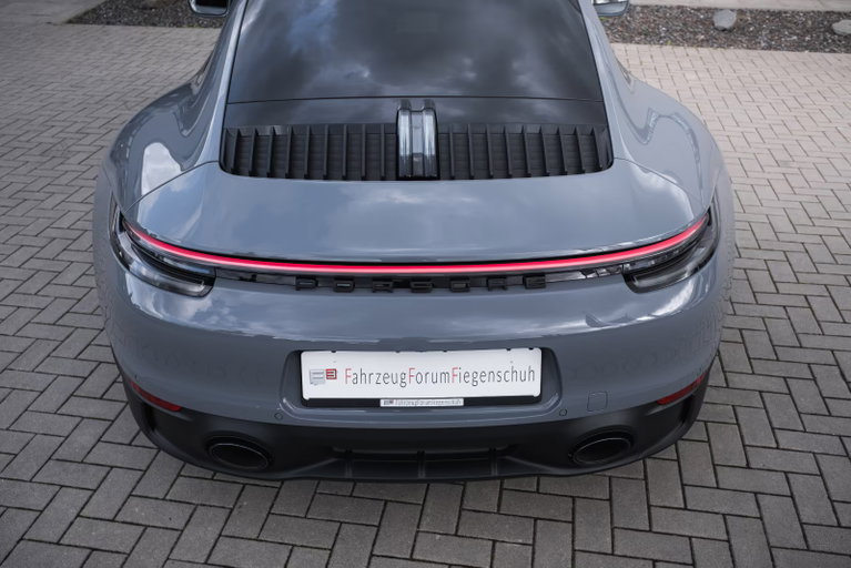 Porsche 992 Carrera 4 GTS
