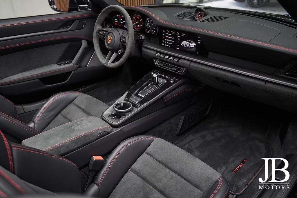 Porsche 992 Carrera GTS