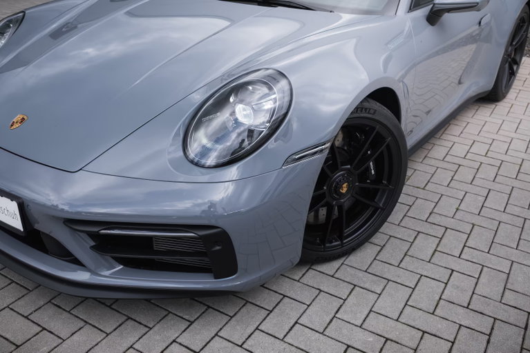 Porsche 992 Carrera 4 GTS