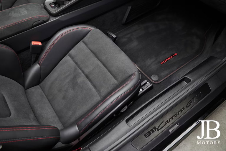 Porsche 992 Carrera GTS
