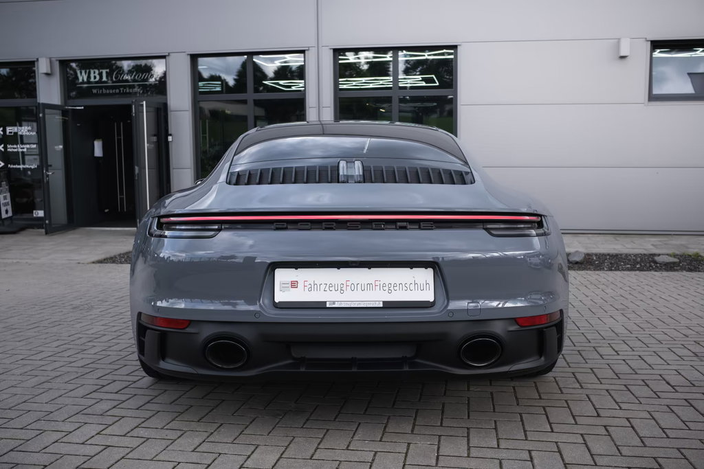 Porsche 992 Carrera 4 GTS