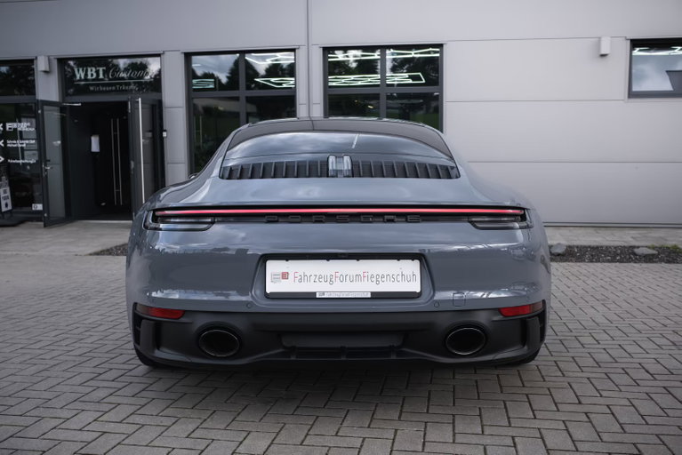 Porsche 992 Carrera 4 GTS