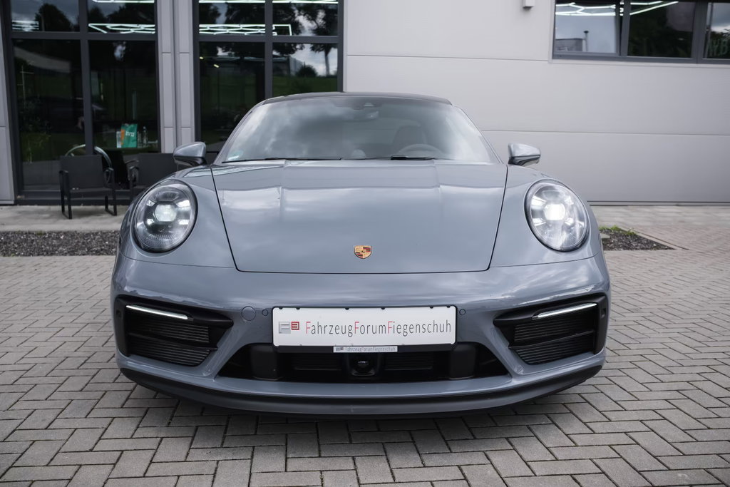 Porsche 992 Carrera 4 GTS