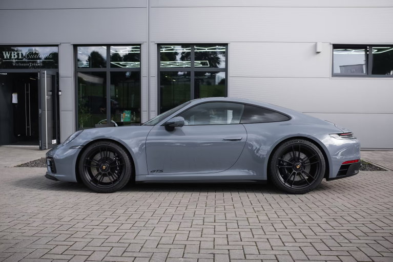 Porsche 992 Carrera 4 GTS