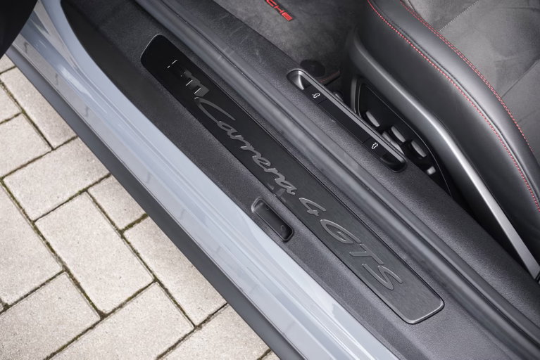 Porsche 992 Carrera 4 GTS
