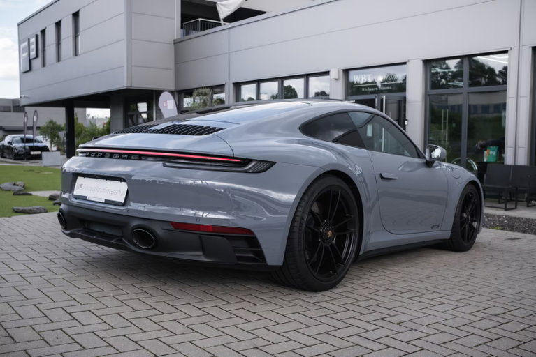 Porsche 992 Carrera 4 GTS