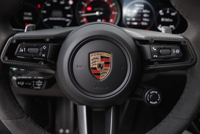 Porsche 992 Carrera 4 GTS