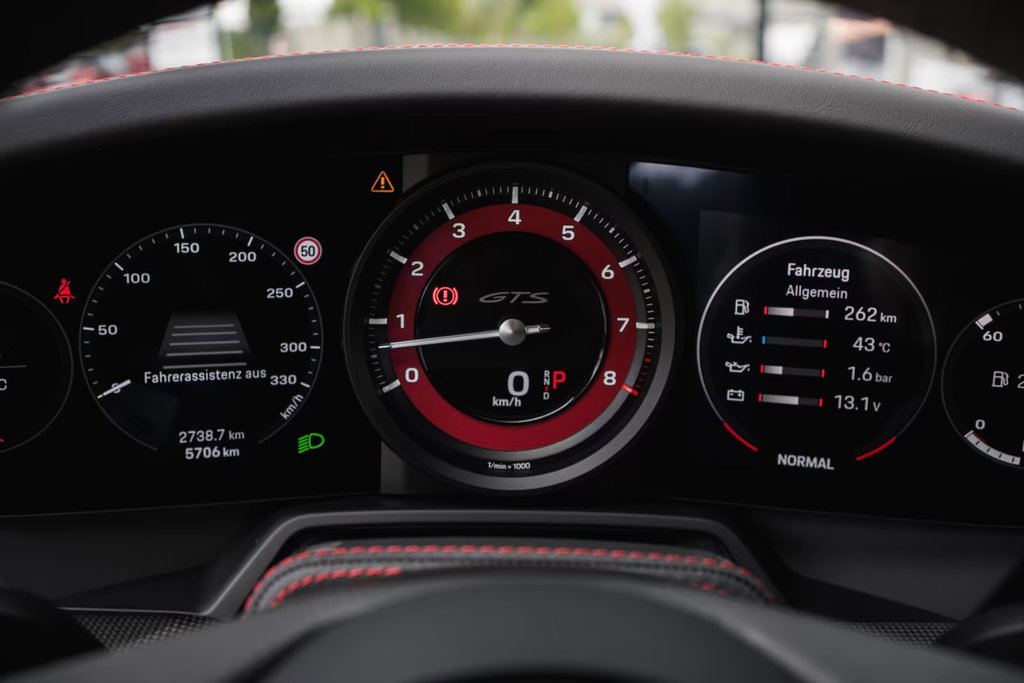 Porsche 992 Carrera 4 GTS