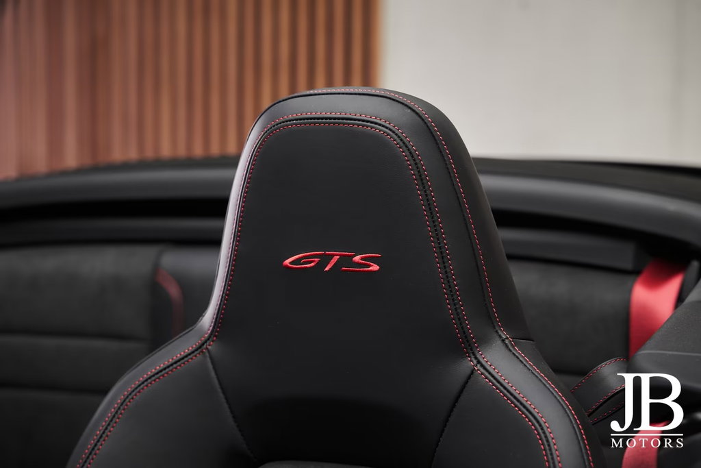 Porsche 992 Carrera GTS