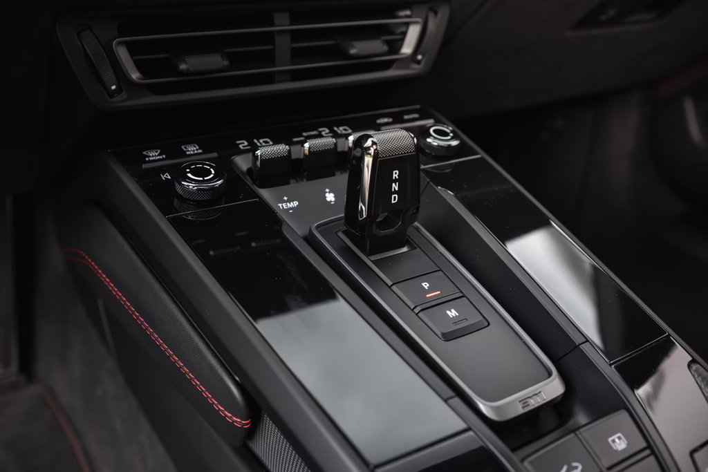 Porsche 992 Carrera 4 GTS