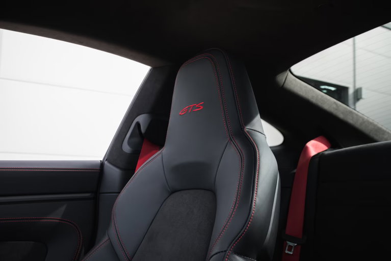 Porsche 992 Carrera 4 GTS