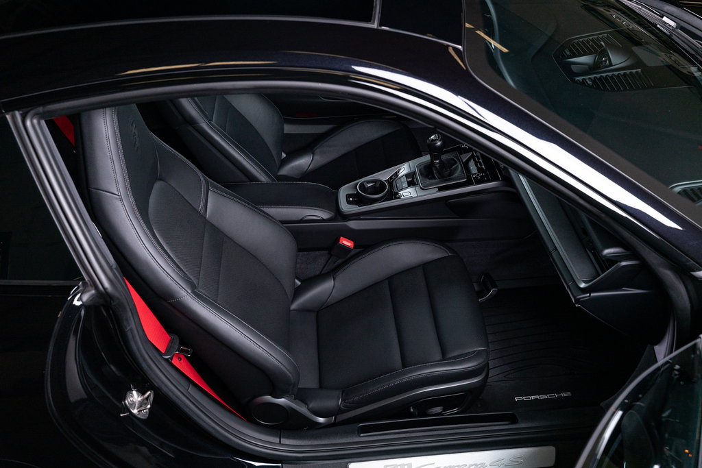 Porsche 992 Carrera 4S
