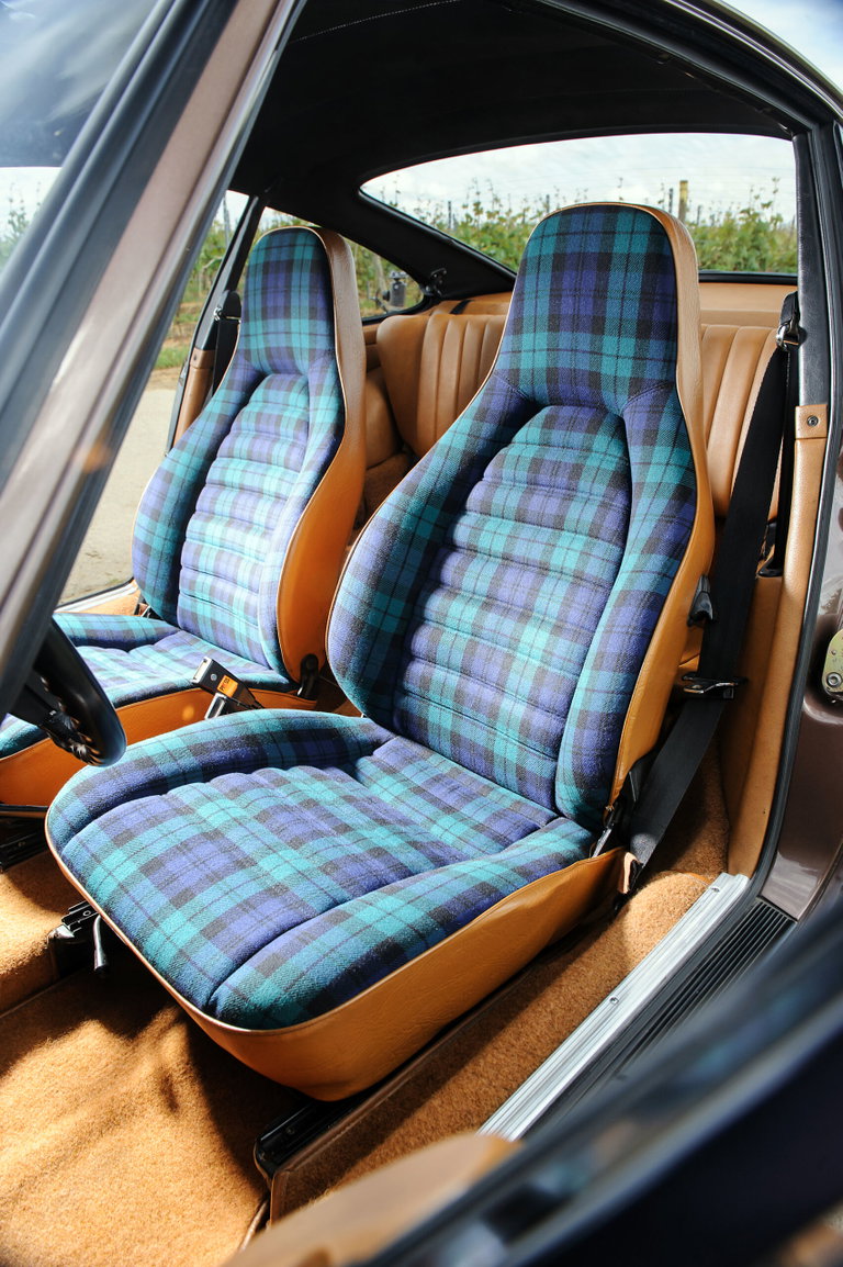 Porsche 911 Carrera 2.7