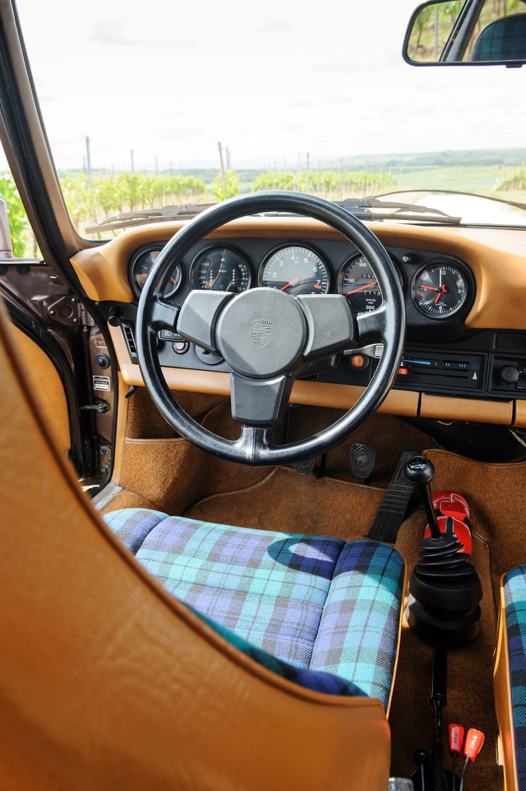 Porsche 911 Carrera 2.7