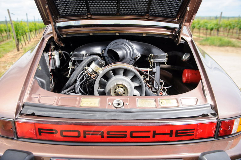 Porsche 911 Carrera 2.7
