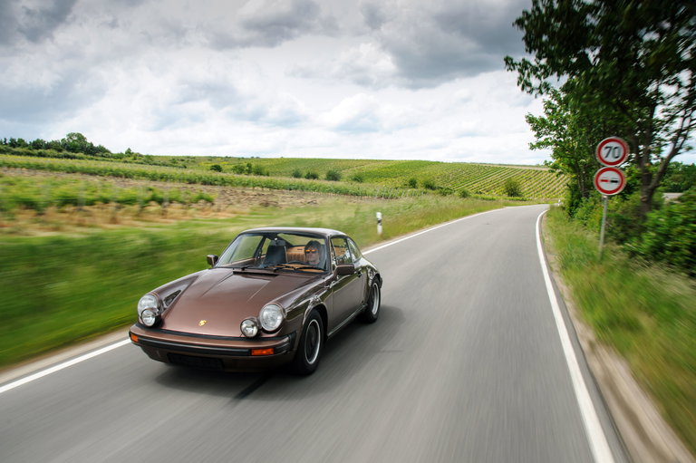 Porsche 911 Carrera 2.7