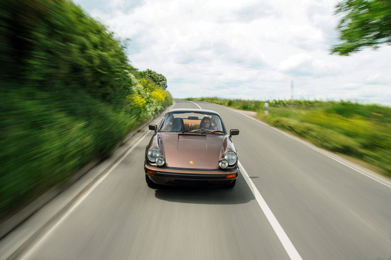 Porsche 911 Carrera 2.7
