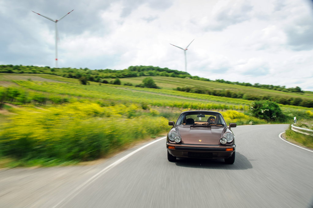 Porsche 911 Carrera 2.7
