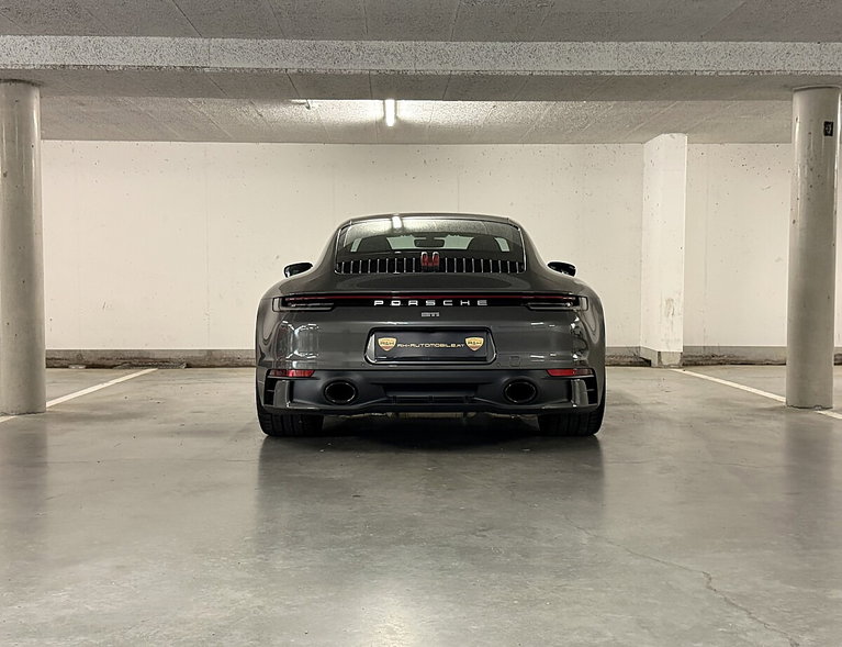 Porsche 992 Carrera 4