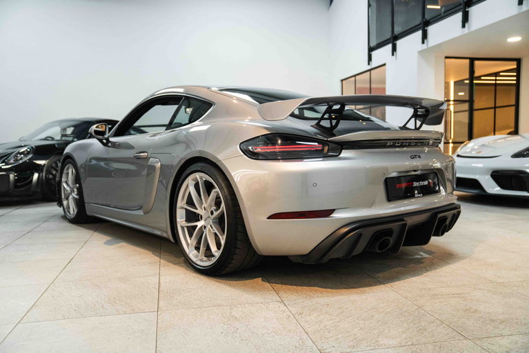 Porsche 718 Cayman GT4