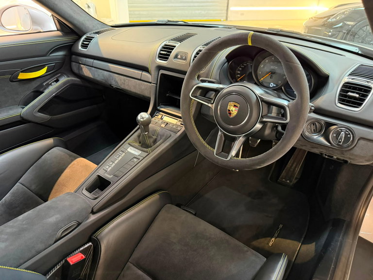 Porsche 981 Cayman GT4