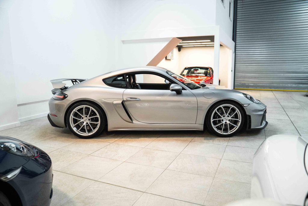 Porsche 718 Cayman GT4