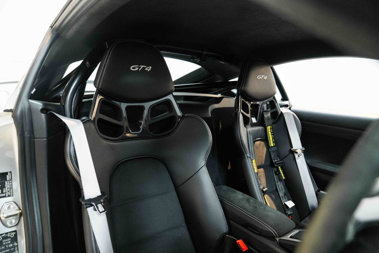 Porsche 718 Cayman GT4
