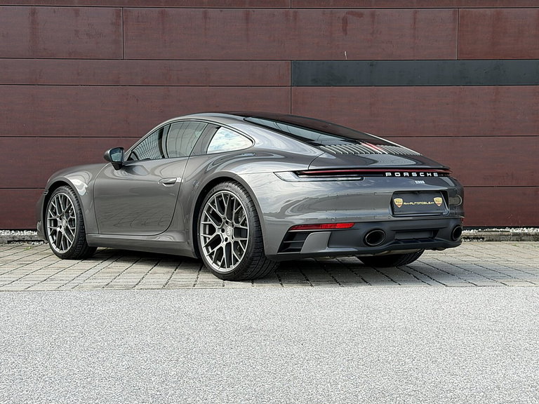 Porsche 992 Carrera 4