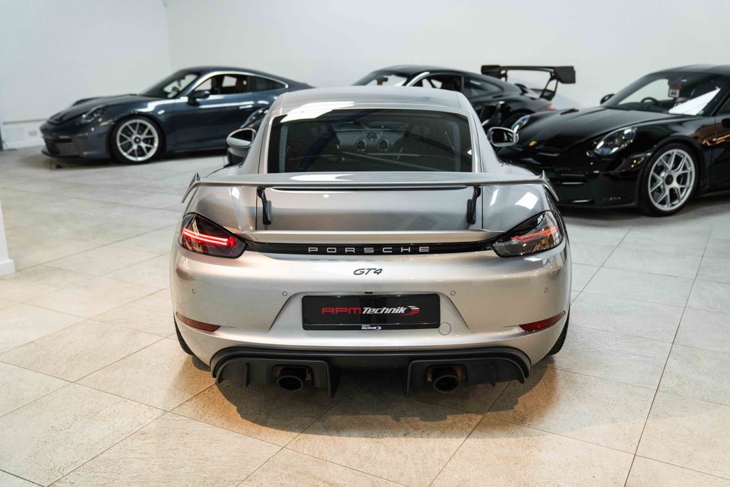 Porsche 718 Cayman GT4