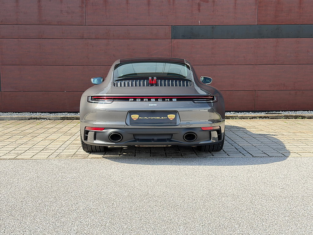 Porsche 992 Carrera 4