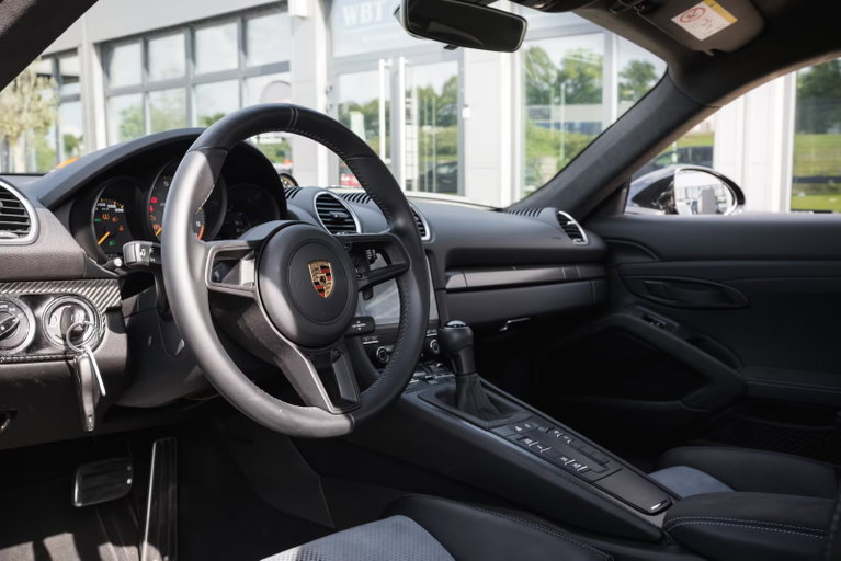 Porsche 718 Cayman GT4 RS