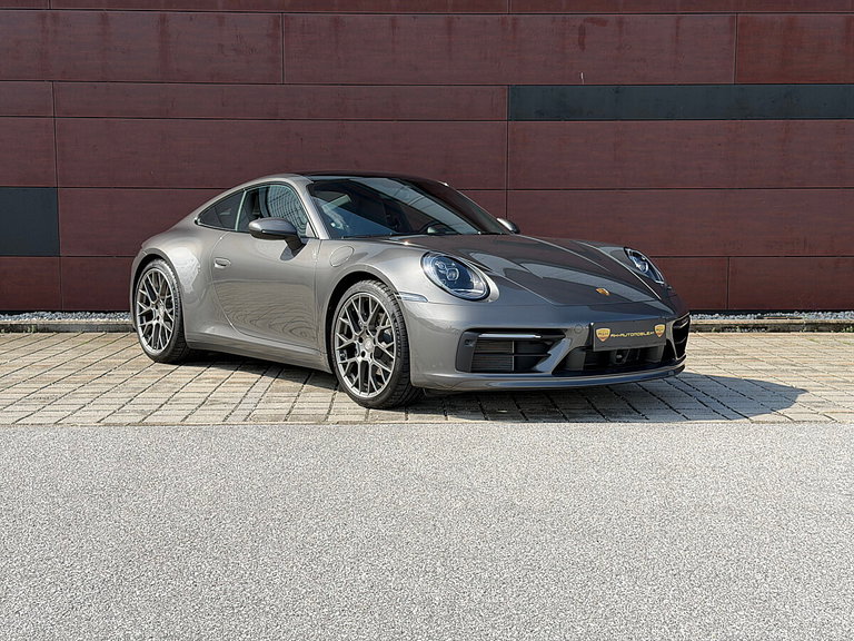Porsche 992 Carrera 4
