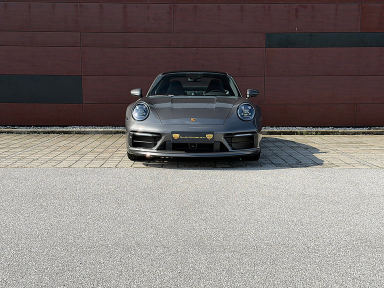 Porsche 992 Carrera 4