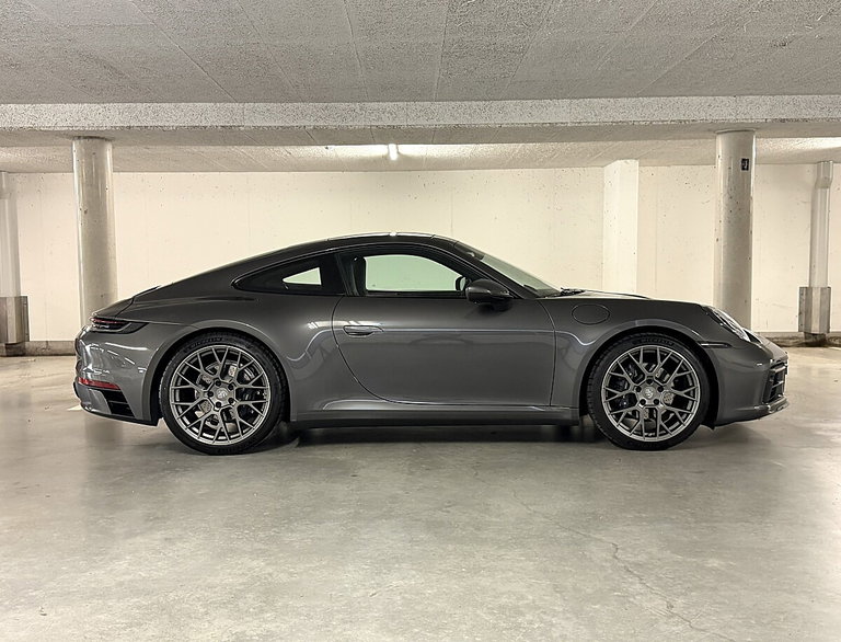 Porsche 992 Carrera 4