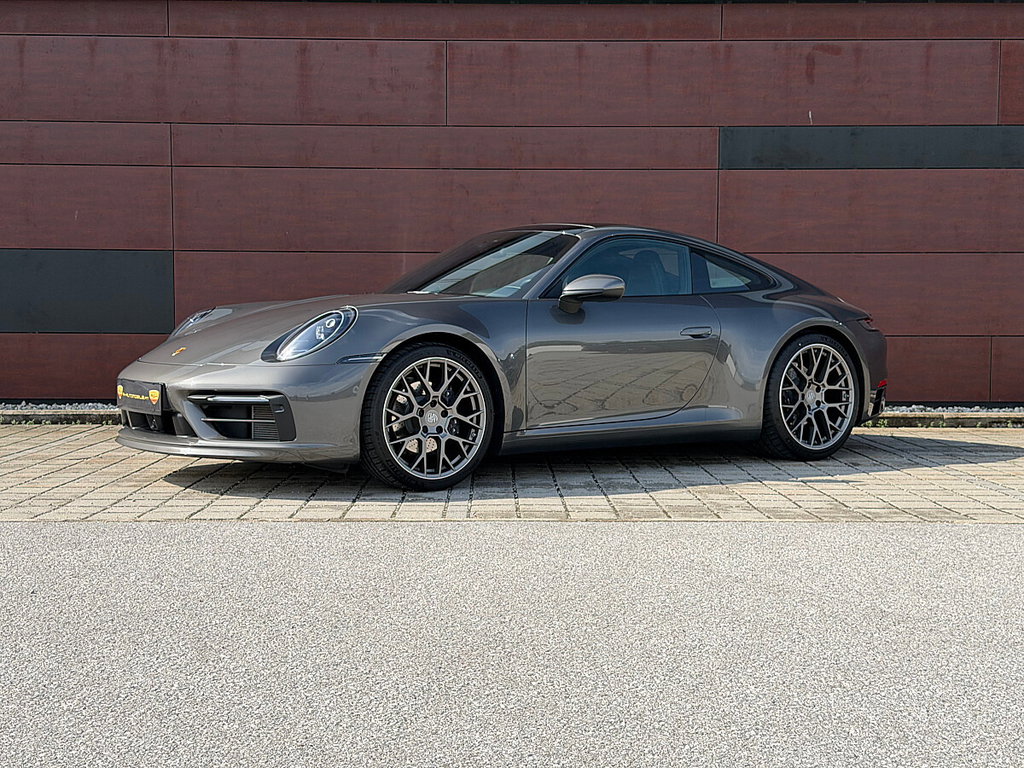 Porsche 992 Carrera 4