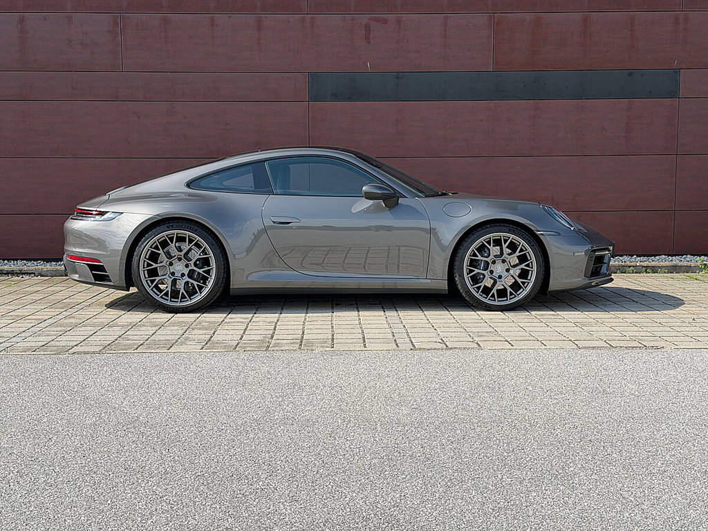 Porsche 992 Carrera 4