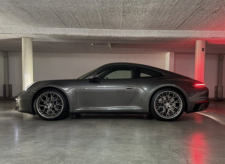 Porsche 992 Carrera 4