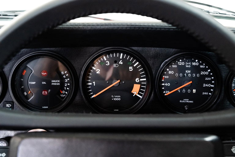 Porsche 911 Carrera 3.2 (US)