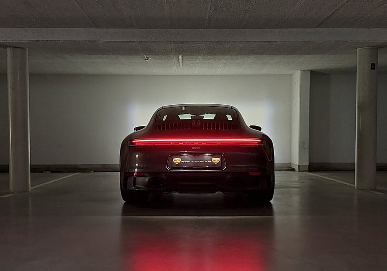 Porsche 992 Carrera 4