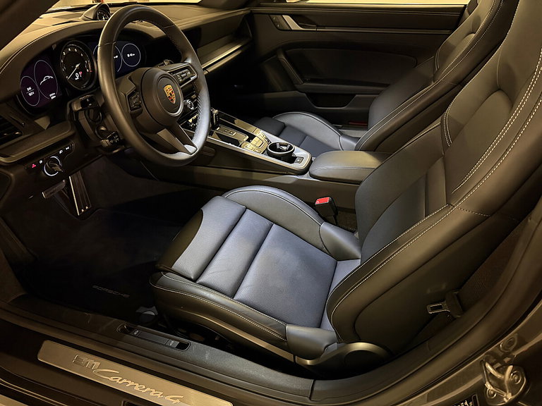 Porsche 992 Carrera 4